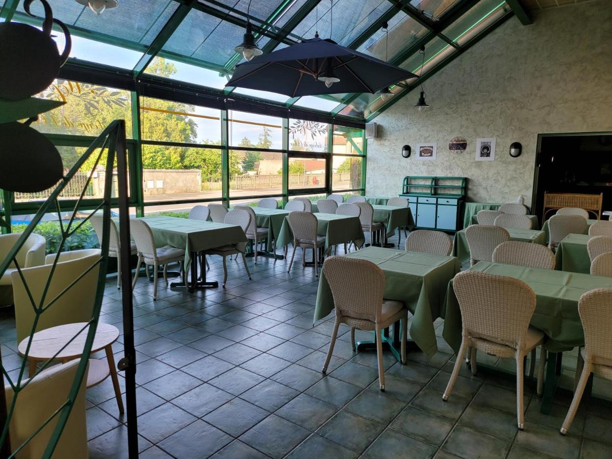 Hotel L'Auberge De L'Olive à Dompierre-sur-Besbre Extérieur photo