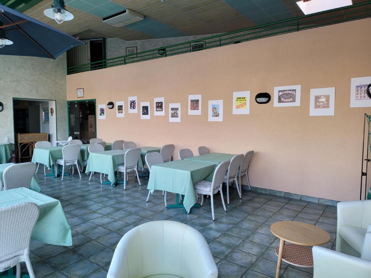 Hotel L'Auberge De L'Olive à Dompierre-sur-Besbre Extérieur photo