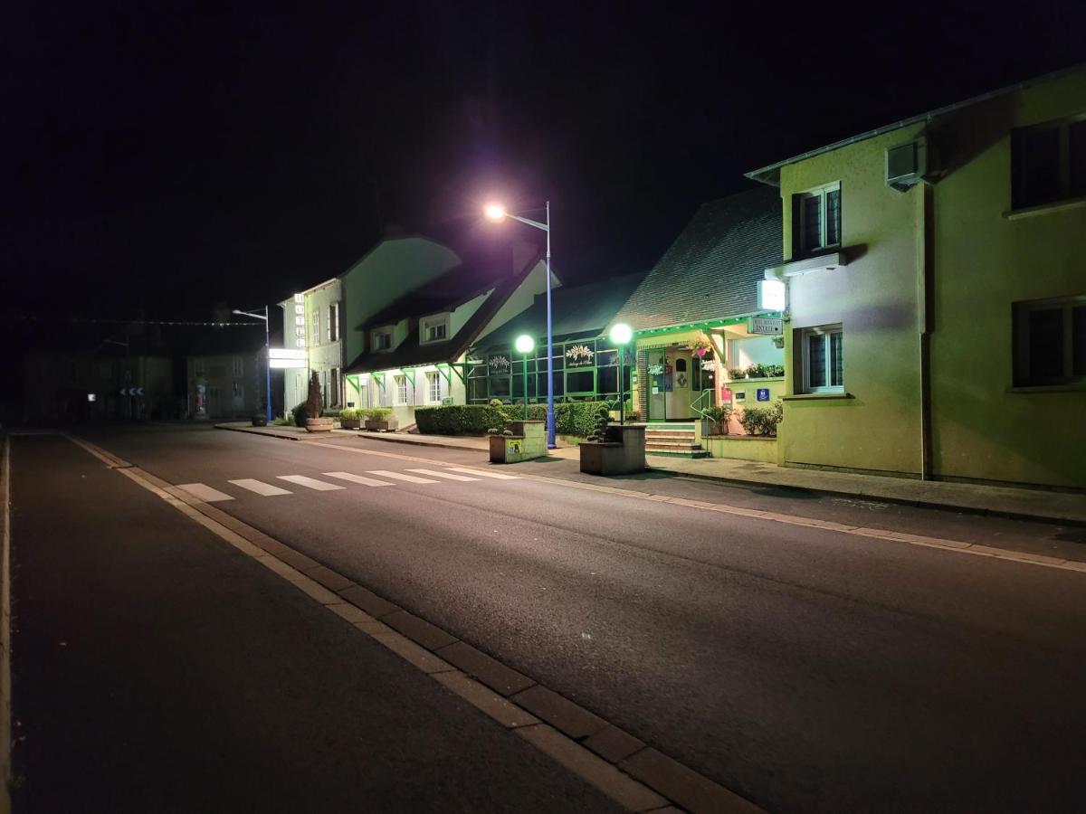 Hotel L'Auberge De L'Olive à Dompierre-sur-Besbre Extérieur photo